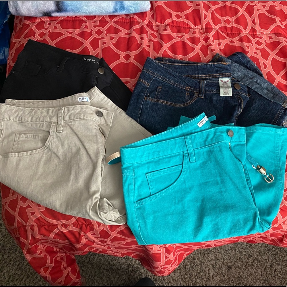 4 Pairs of Shorts & 3 Pairs of Pants Sizes 16-18